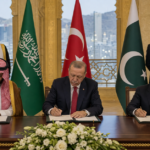 Analisis – Tiga Negara, Satu Pakta: Membaca Perjanjian Mekkah di Tengah Amerika yang Ragu dan Ekspansi Rezim Zionis yang Tak Terkendali Pakta Mekkah